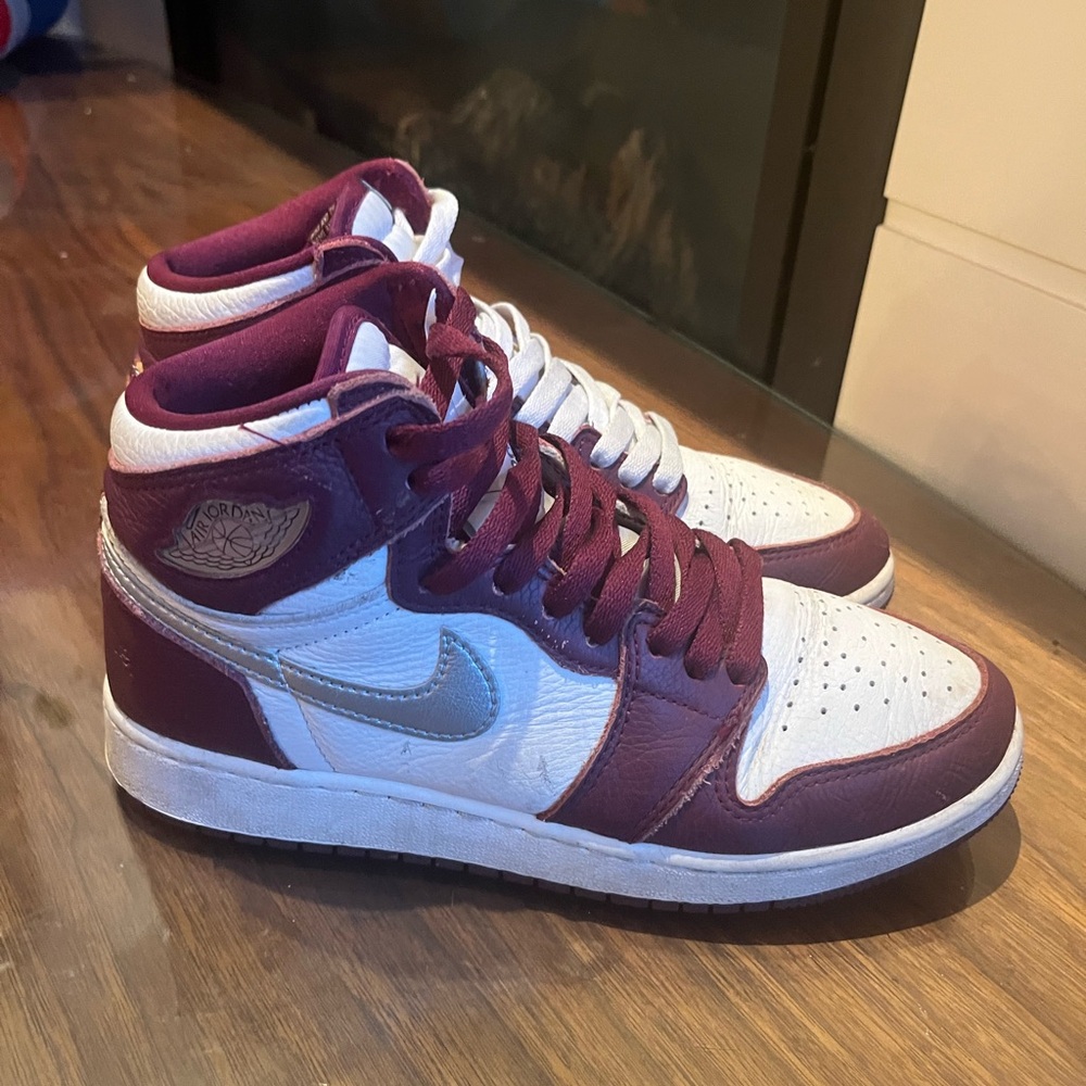 Women’s Jordan 1 high Bordeaux’s